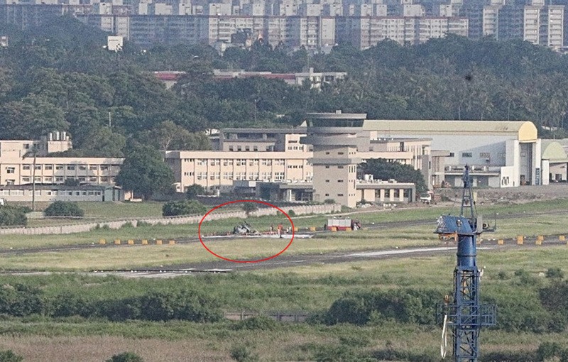 The wreckage of the S-70C helicopter (inside the red circle) at the Zuoying base in Kaohsiung. 
