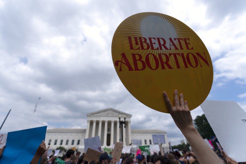 墮胎權倡議人士2022年6月24日在美國最高法院外示威 (圖／美聯社)

