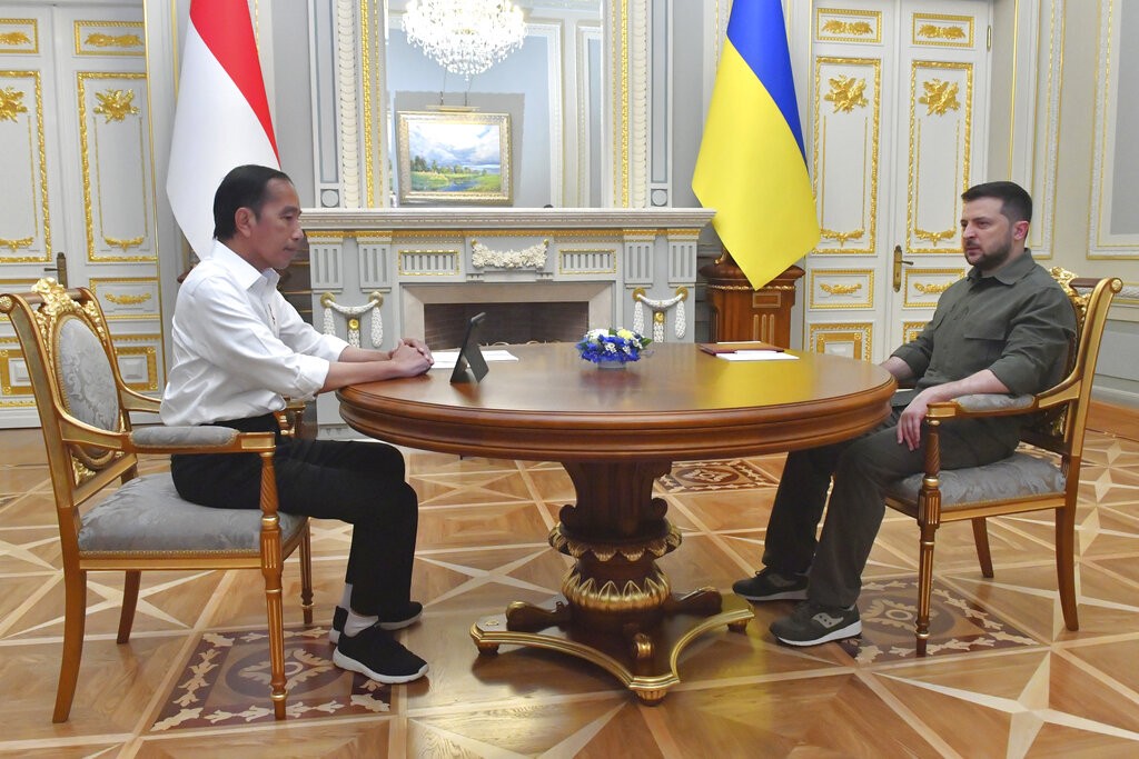 In this photo released by Indonesian Presidential Palace, Indonesian President Joko Widodo, left, shakes hands with his Ukrainian counterpart Volodymy...
