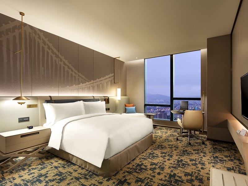 台北新板希爾頓酒店推「步數換金」暑期住房專案