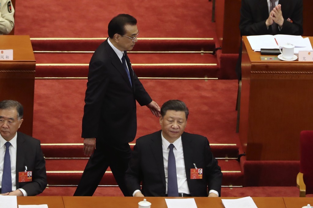 中國國家領導人習近平與中國國務院總理李克強，在清零政策與經濟發展上立場對立。（圖／美聯社）
