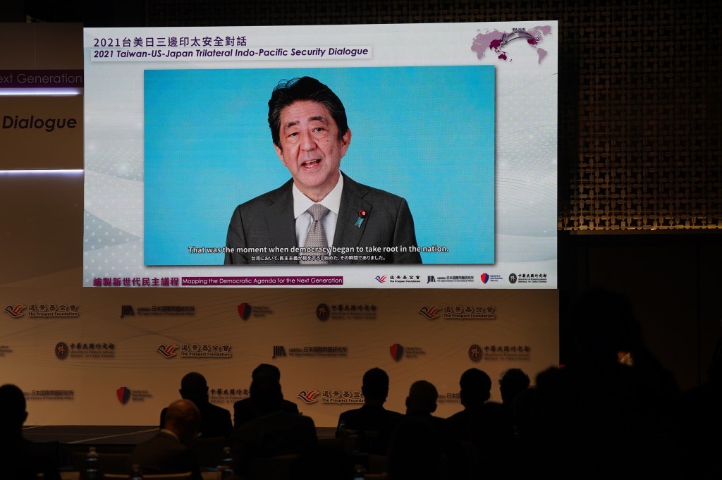 2021台美日三邊印太安全對話12月14日在台北舉行，日本前首相安倍晉三以預錄的方式為開幕典禮致詞。 (中央社檔案照片)
