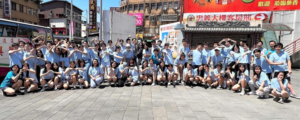 72位海外青年志工來臺攜手33位北大高中，線上英語營伴362位學生 (圖/新北市教育局）
