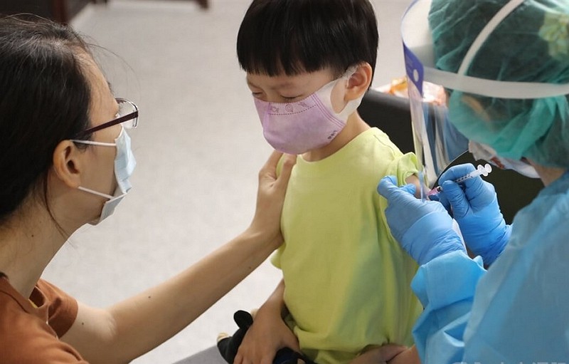 Boy vaccinated in Taiwan. (CNA photo)
