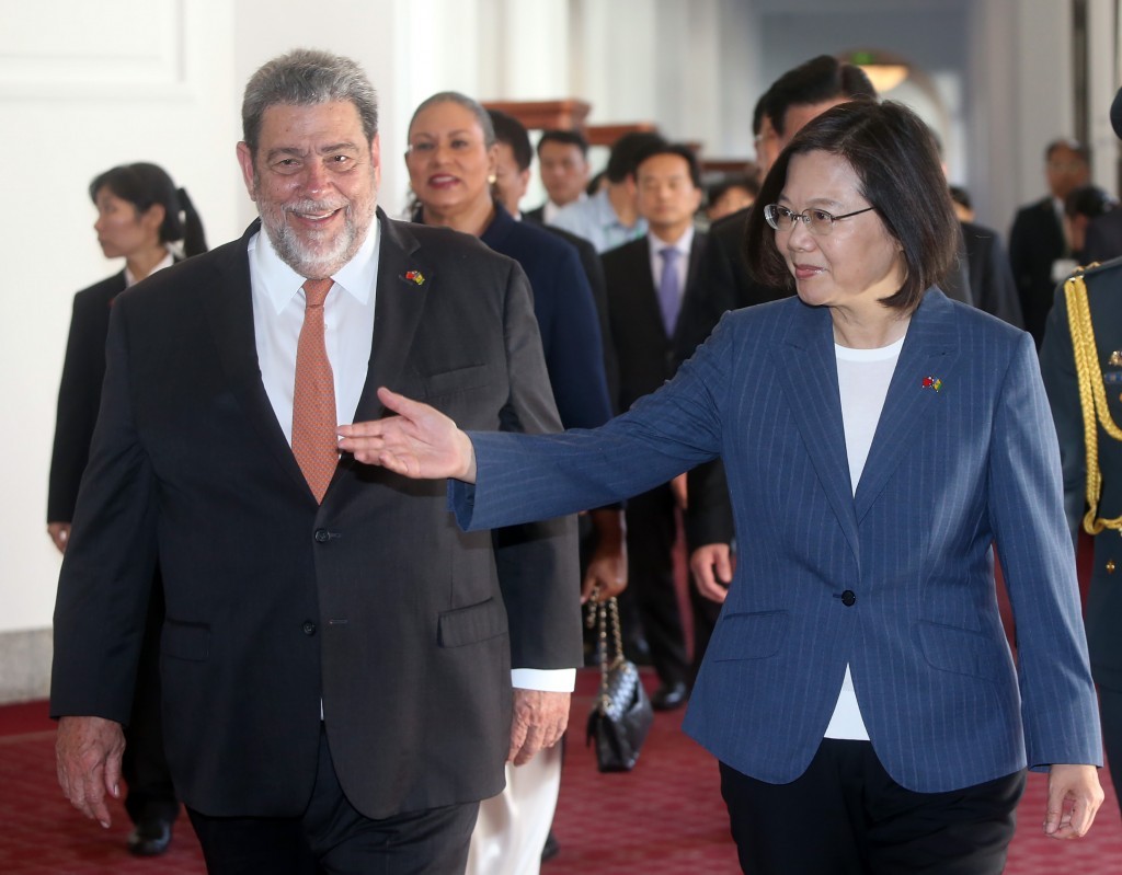 Saint Vincent and the Grenadines Prime Minister Ralph Gonsalves and Taiwan President Tsai Ing-wen in 2019. 
