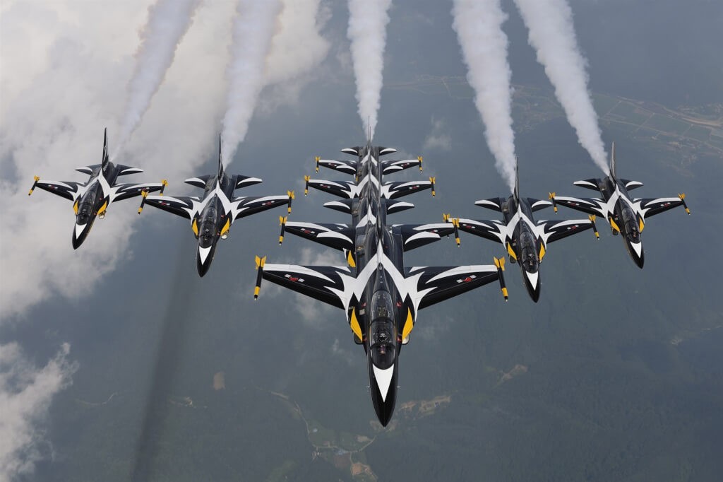 T-50Bs flying in formation during Black Eagle display in 2011.
