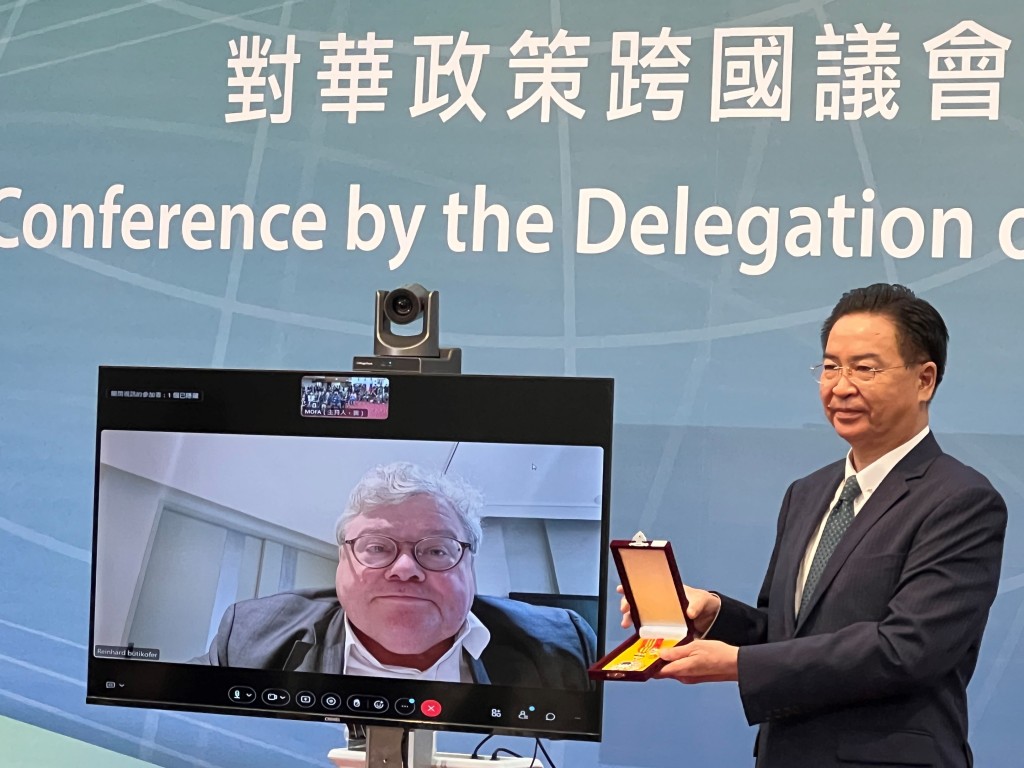 IPAC co-chair Reinhard Butikofer and Foreign Minister Joseph Wu. (Taiwan News, Kelvin Chen photo)
