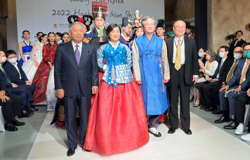 한복 패션쇼, 한국 전통 문화의 아름다움 강조 |  대만 뉴스