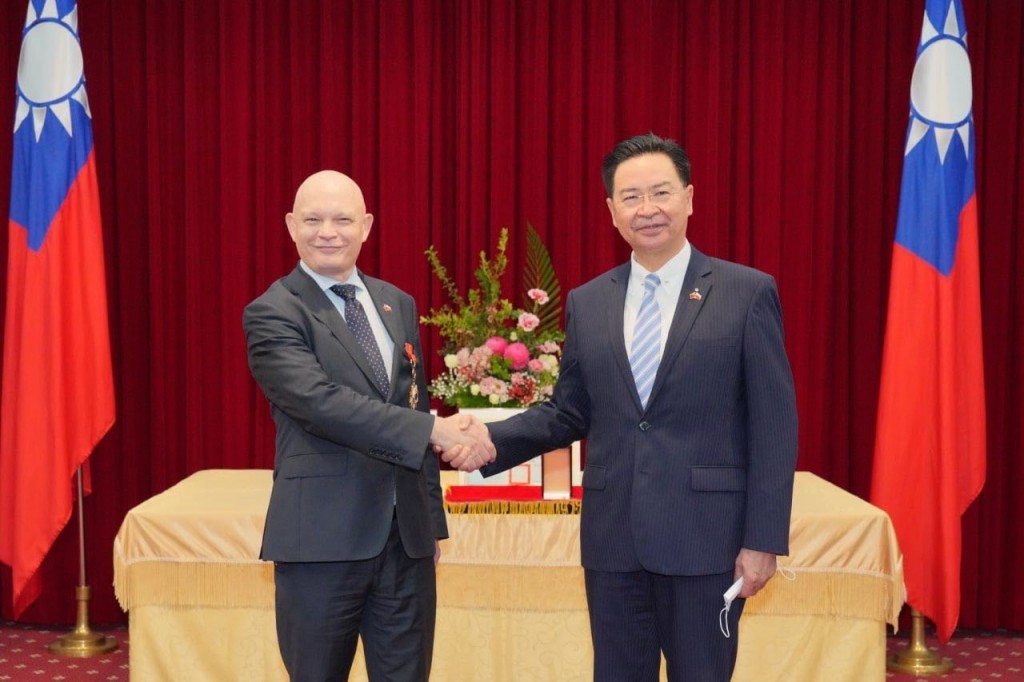 Polski prawodawca wręcza Medal Przyjaźni Dyplomacji Tajwańskiej |  Wiadomości z Tajwanu