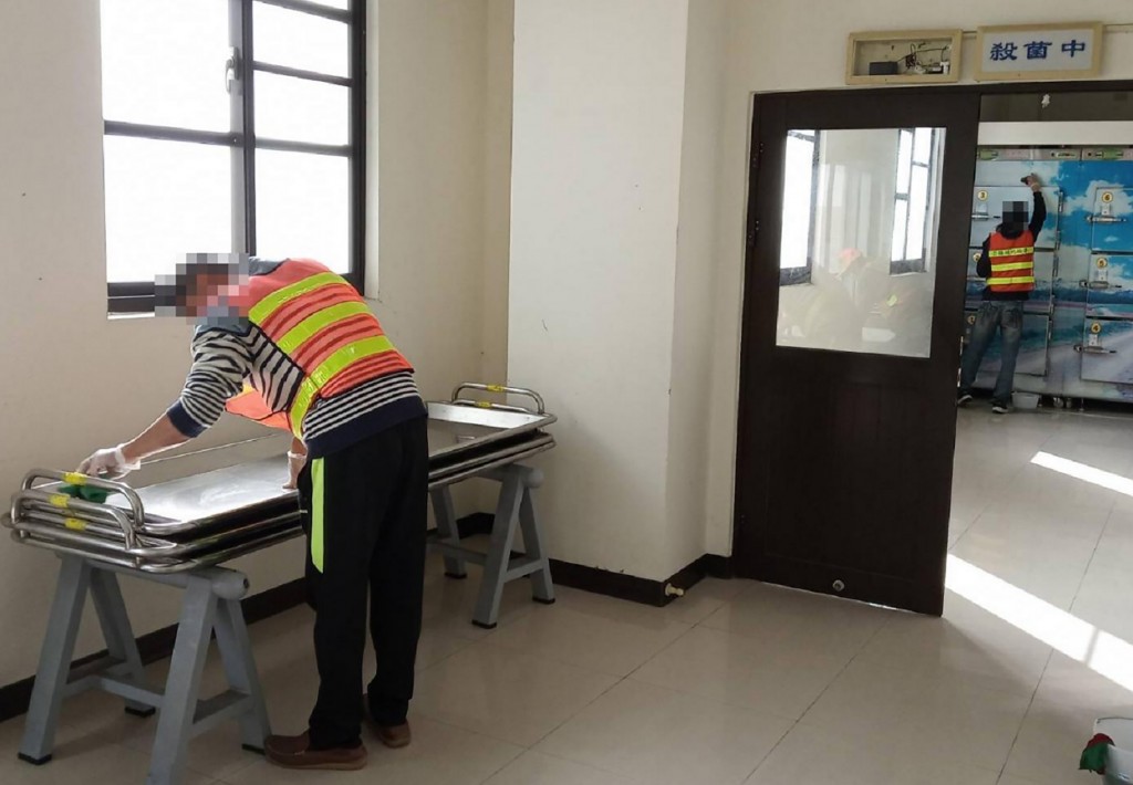 DUI offender cleans a body wash table in Kaohsiung. 
