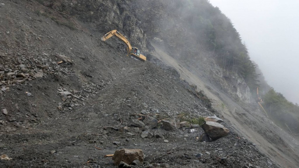 Major landslides have buried the Central Cross-Island Highway near Guanyuan.
