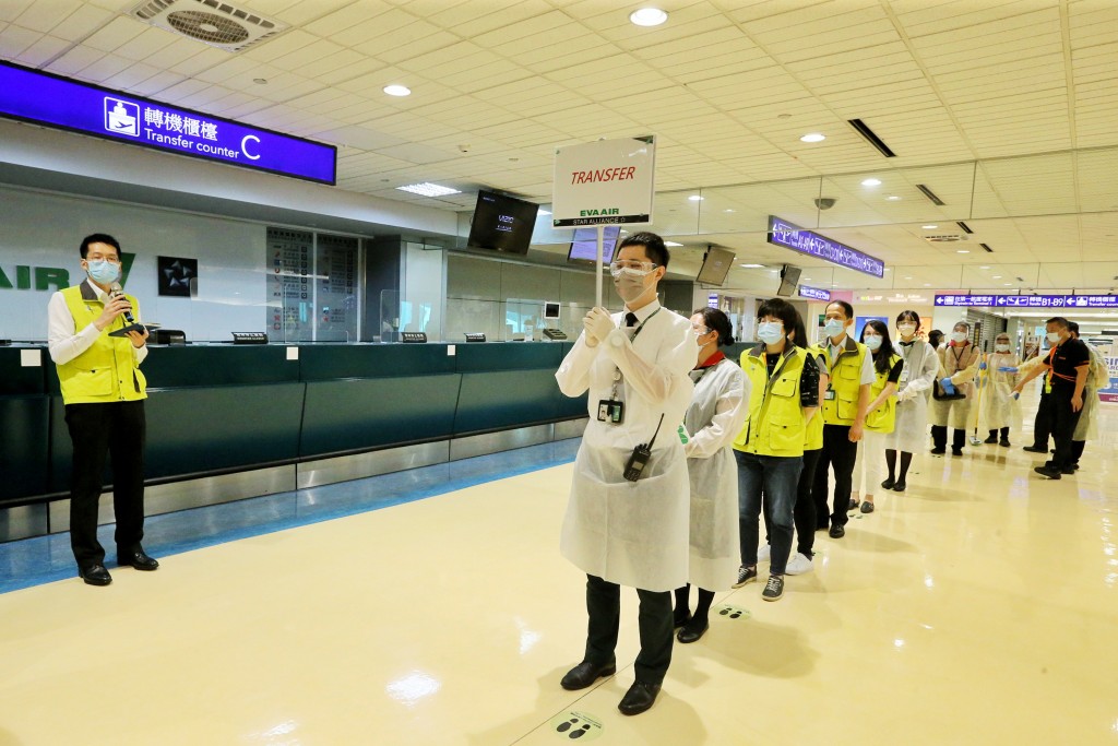 Taoyuan Airport staff rehearse procedure for leading transfer passengers through airport on June 13.
