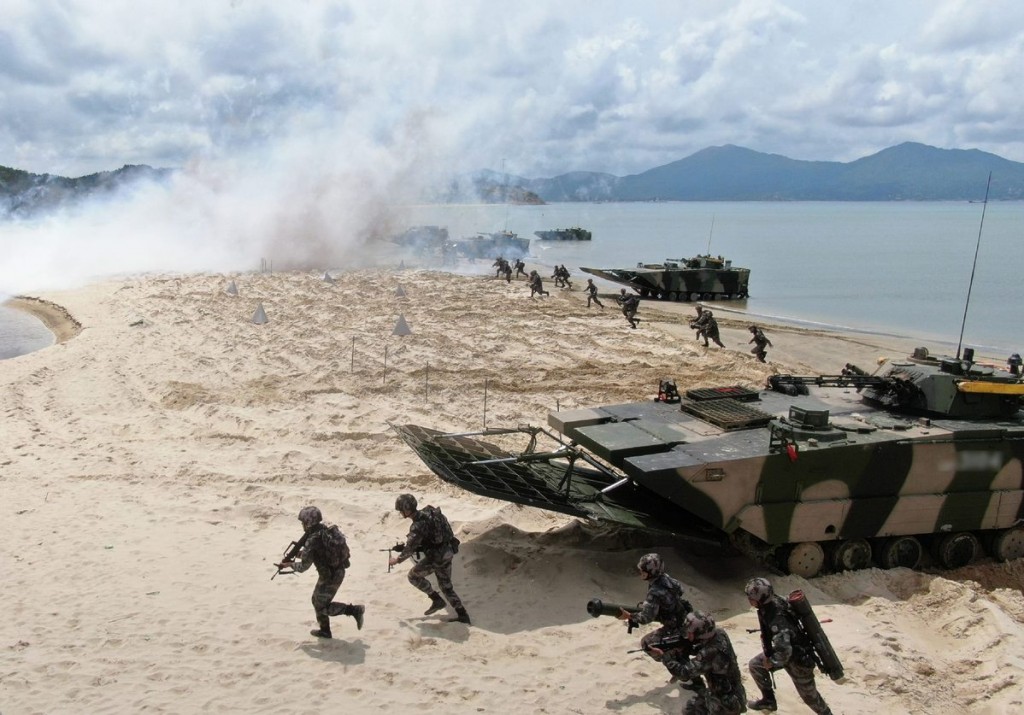 Soldiers of 74th Army Group of the People's Liberation Army take part in a battle drill in a coastal area of Guangdong province on June 1, 2020. (...