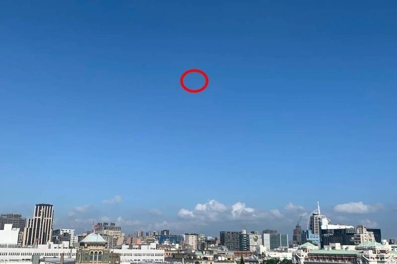 Photo taken of alleged Chinese spy balloon on Sept. 27, 2021. (Facebook, Cheng Ming-dean photo)
