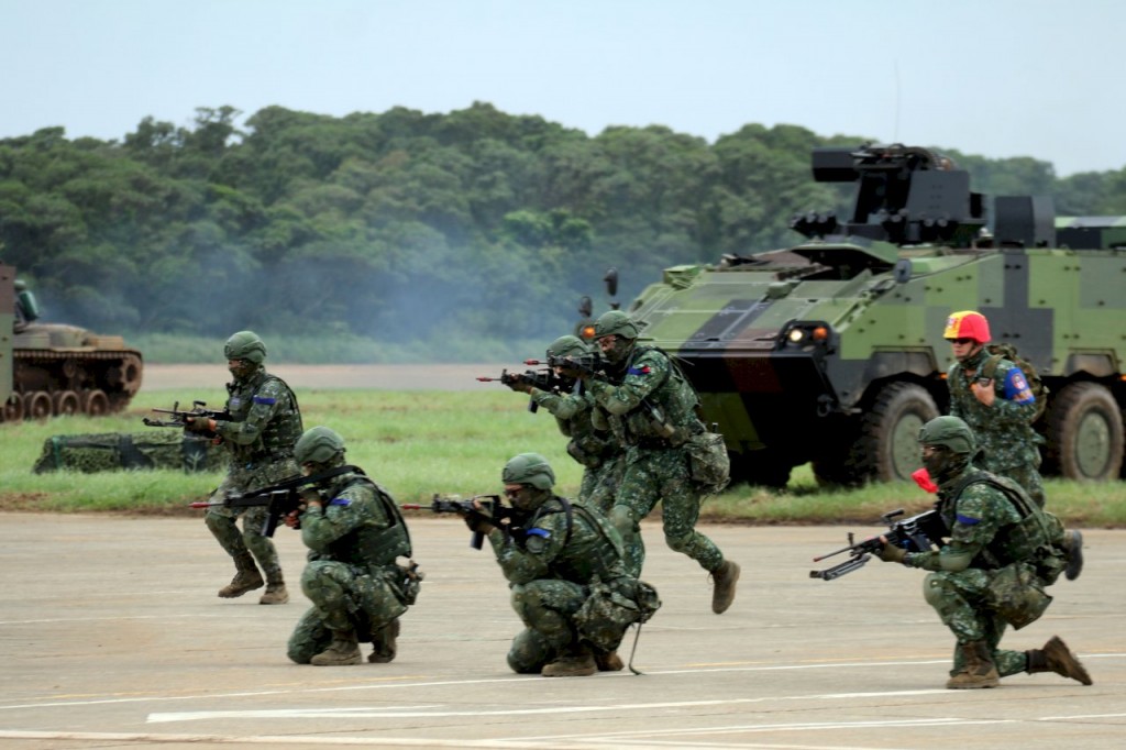 Troops from 542nd Armor Brigade train during Han Kuang exercises in 2019. 
