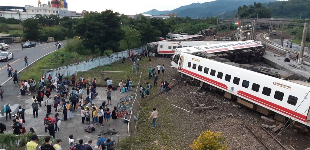 18 people died and 215 injured in the 2018 train crash in Yilan County. 
