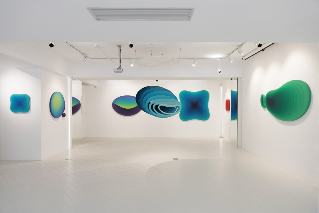 捷克藝術家Jan Kalab《藍色地平線上》個展於Bluerider Art登場。（圖/畫廊提供）
