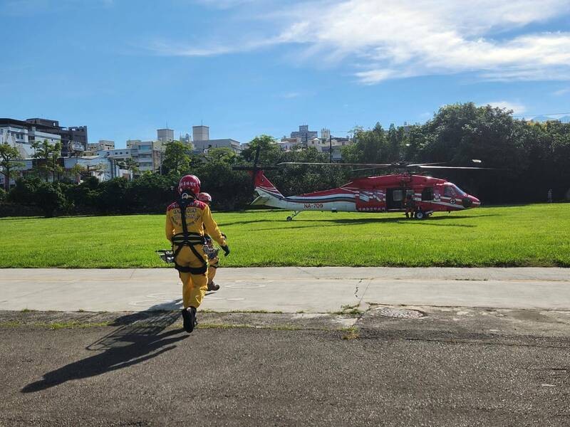 A helicopter dispatched to retrieve the victim's body, June 24. (Taichung Fire Department photo)
