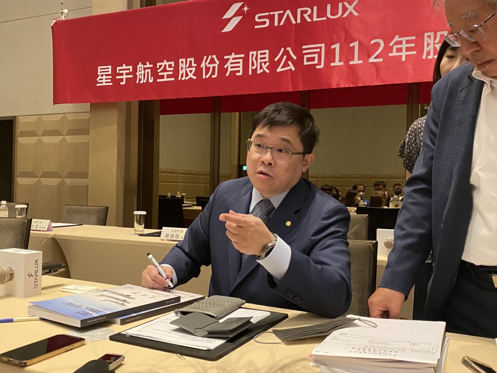 Starlux Chair Chang Kuo-wei tells shareholders about the airline's plans for the future Friday. 
