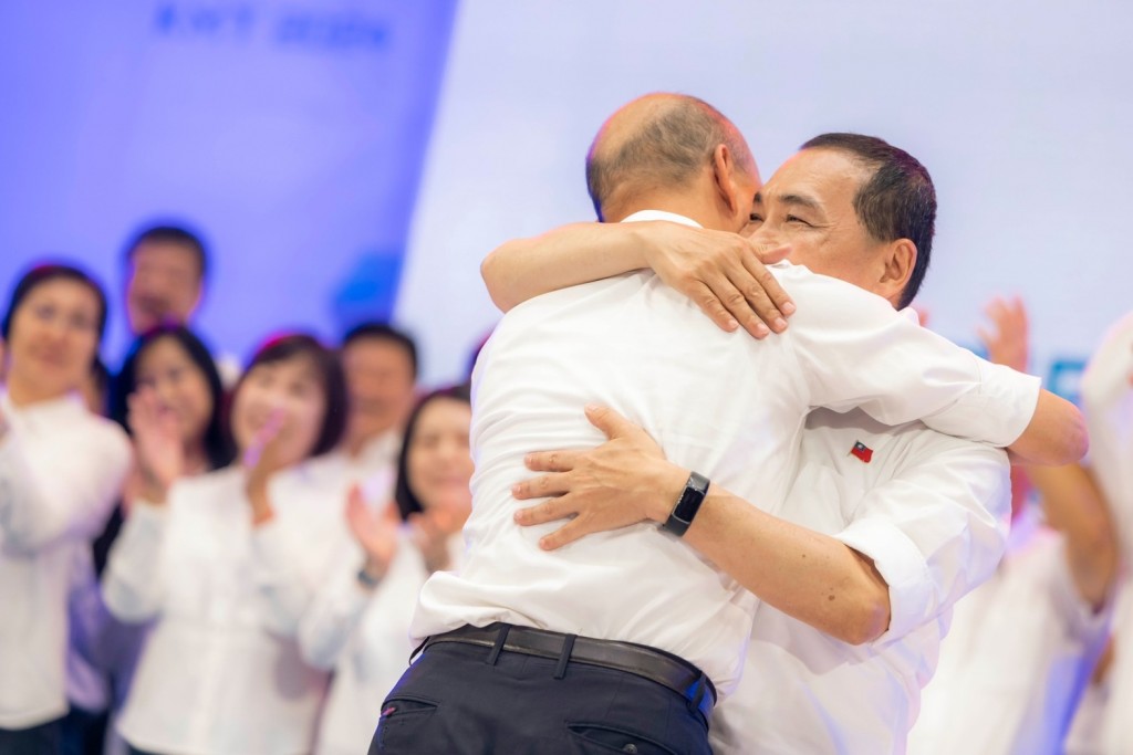 Former KMT presidential candidate Daniel Han Kuo-yu embraces current candidate Hou Yu-ih. Image courtesy of the Hou Yu-ih campaign provided to Taiwan ...