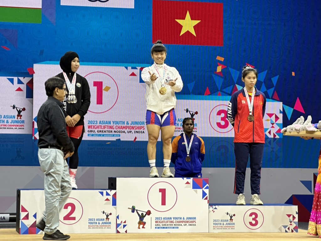 Taiwanese youth snatches 3 golds at Asia weightlifting championship