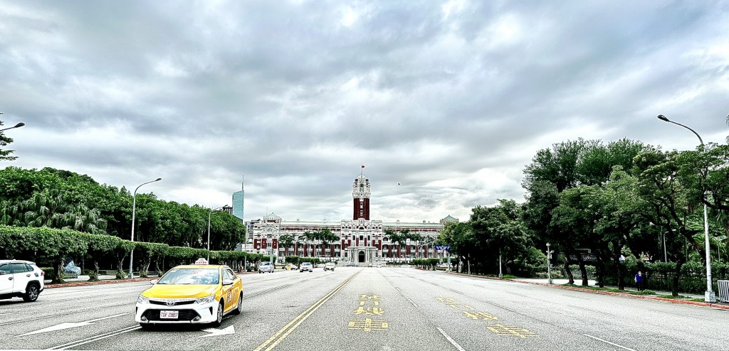 A view of the Presidential Office. Taiwan is rated positively by most countries. (Taiwan News, Jules Quartly photo)
