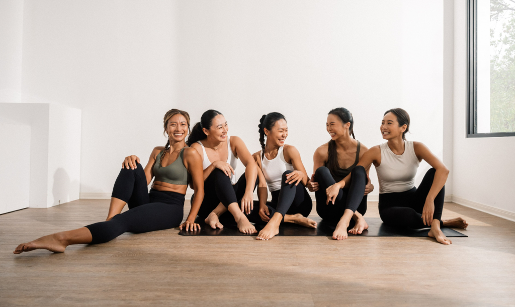 美式風格的熱力流動瑜珈正夯，兼具彈性與活力的風格讓年輕女性趨之若鶩。（圖／Den Yoga）
