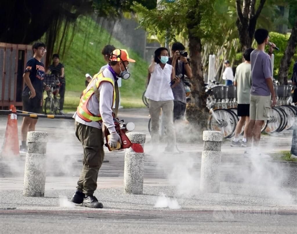 Taiwan's local dengue fever infections exceed 2,000 while reaching the north.
