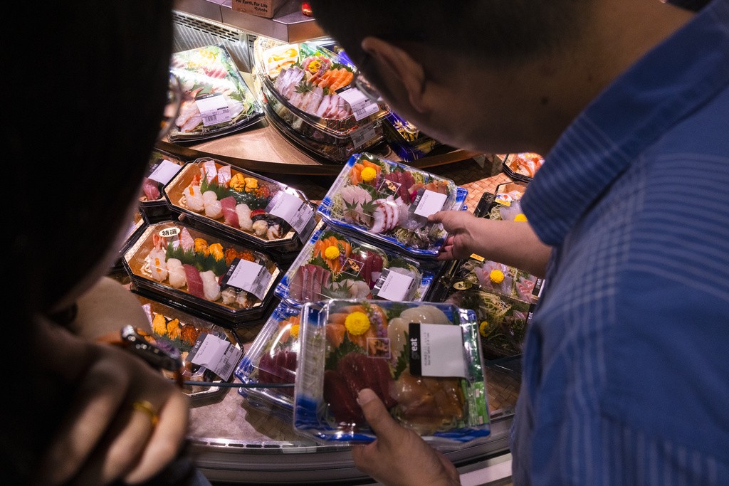示意圖為香港超市的日本進口水產品 (美聯社) 
