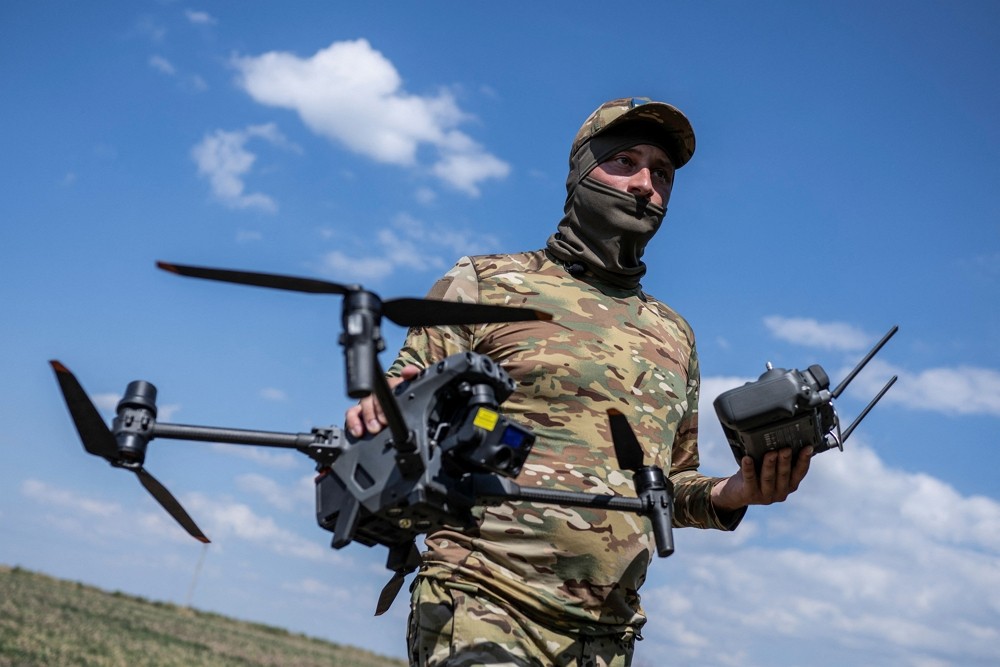 烏克蘭軍士學習操作無人機（圖／路透社Viacheslav Ratynskyi）
