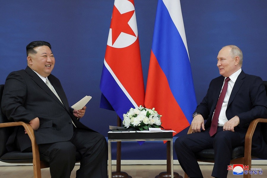 北韓領導人金正恩及俄羅斯總統普丁於13日進行會談（圖／KCNA via 路透社）
