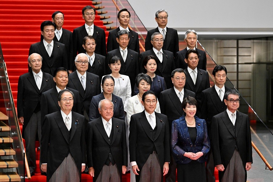 日本首相岸田文雄與新內閣9月13日於東京首相官邸合照（圖／路透社POOL）
