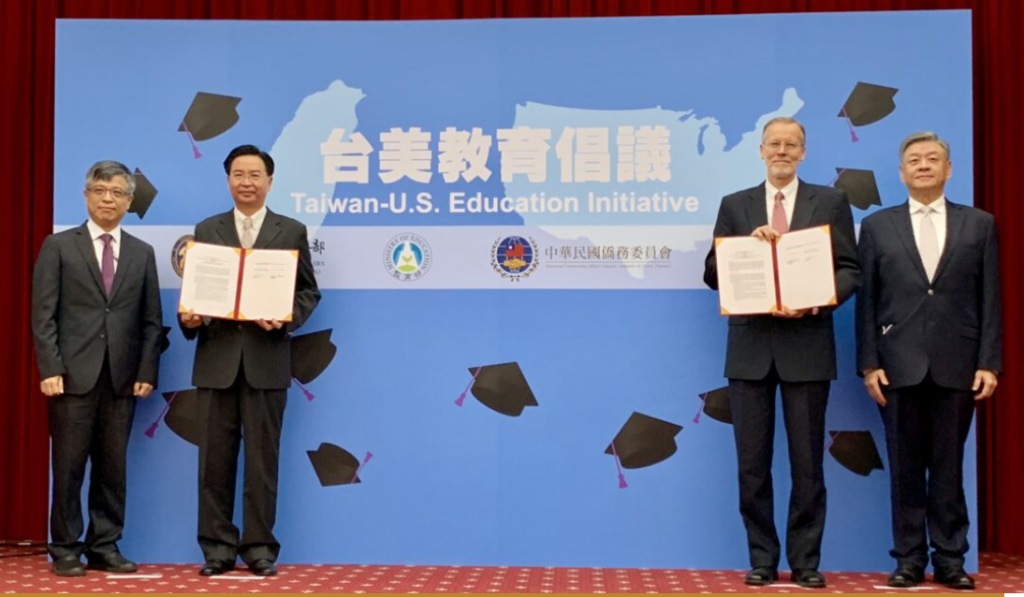 Signing ceremony for the U.S.-Taiwan Education Initiative, on Dec. 3, 2000 (American Institue in Taiwan photo)
