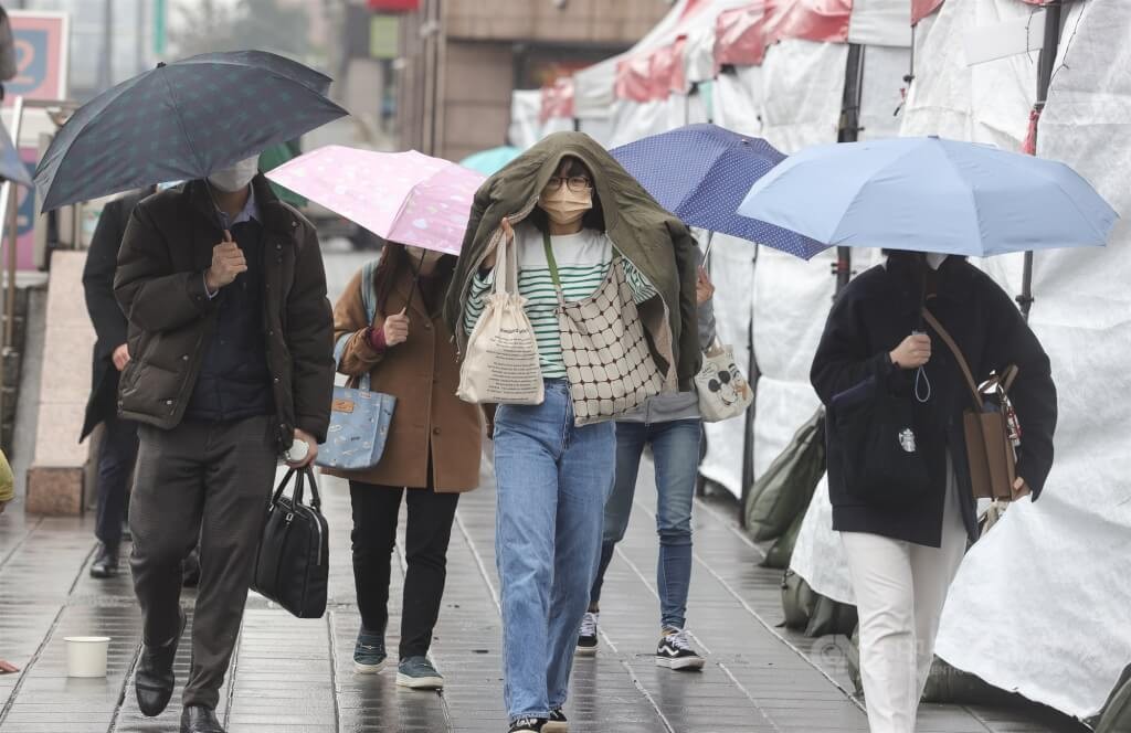Northeast winds to bring cool, wet weather to north Taiwan starting Friday