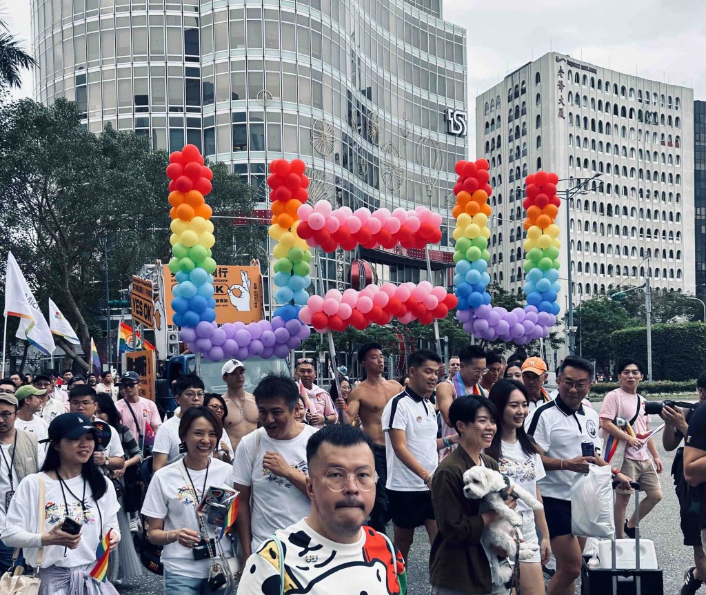 Taiwan Pride draws record crowd with theme of diversity. (Taiwan News, Sean Scanlan photo)
