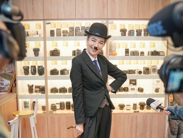 Tammy Darshana Lai dressed as Charlie Chaplin on Oct. 28. (Terry Gou campaign office photo)
