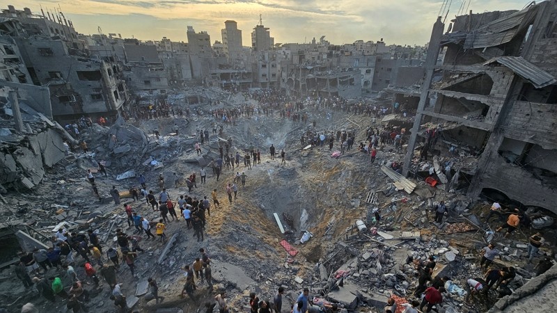 2023年10月31日，加薩Jabalia難民營遭以色列空襲。（圖／路透社Anas al-Shareef ）
