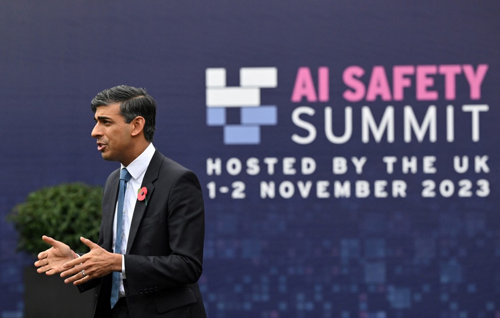 英國首相蘇納克於全球首屆AI安全峰會（圖／路透社Justin Tallis）
