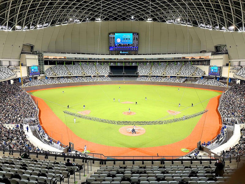 First baseball game to be played for public in Taipei Dome held on Nov. 18. 
