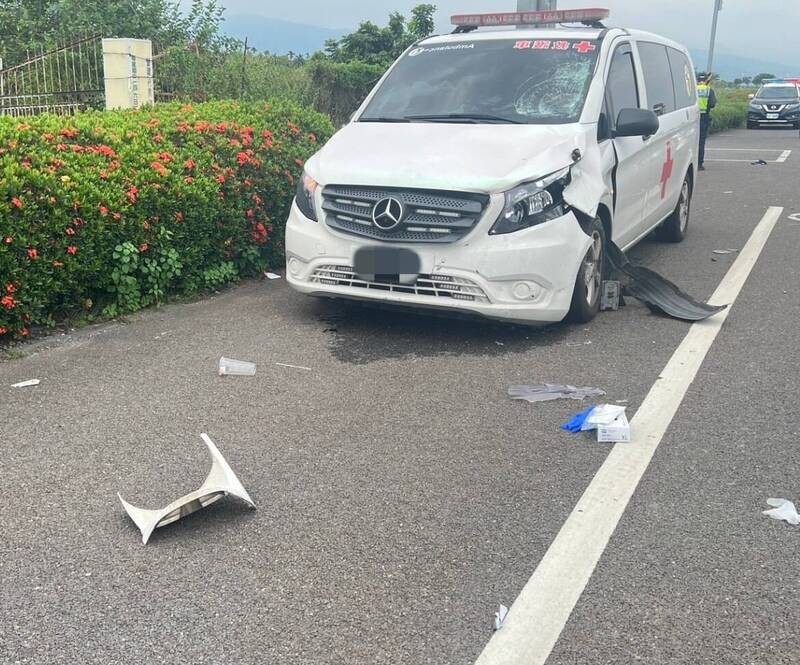 File photo of another accident involving an ambulance and scooter in Pingtung County in August. (Pingtung County Police Bureau photo)

