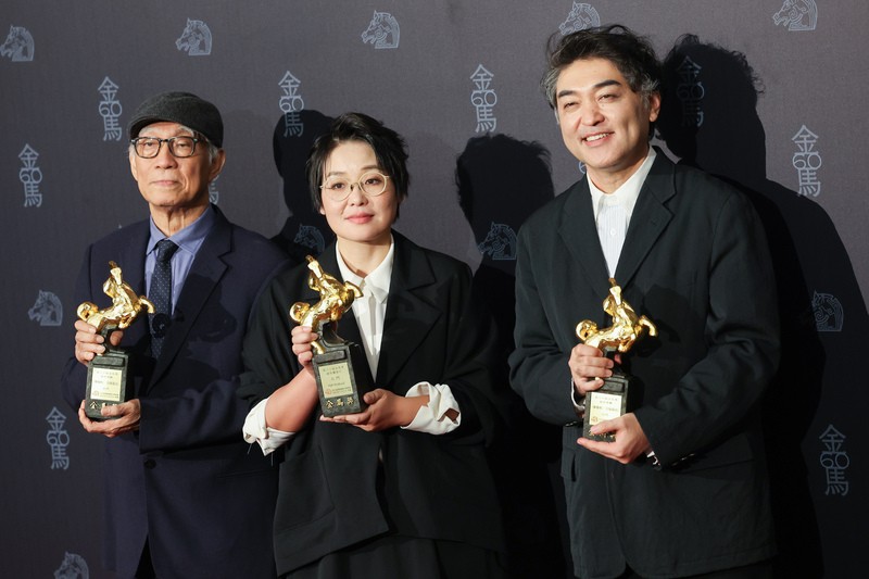 Crew for "Stonewalling," Director Huang Ji (center), Director Otsuka Ryuji (right), Film editor, Liao Ching-sung (left). (CNA photo)
