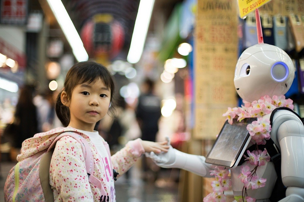 南韓首爾教育廳將向首爾中小學投入AI智能機器人，加強學生英語聽力及口說（示意圖／unsplash_ <a href="https...