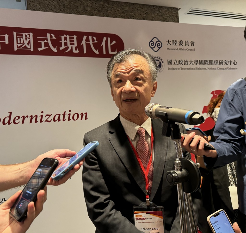 MAC Minister Chiu Tai-san speaks to reporters at an international conference in Taipei Thursday. 
