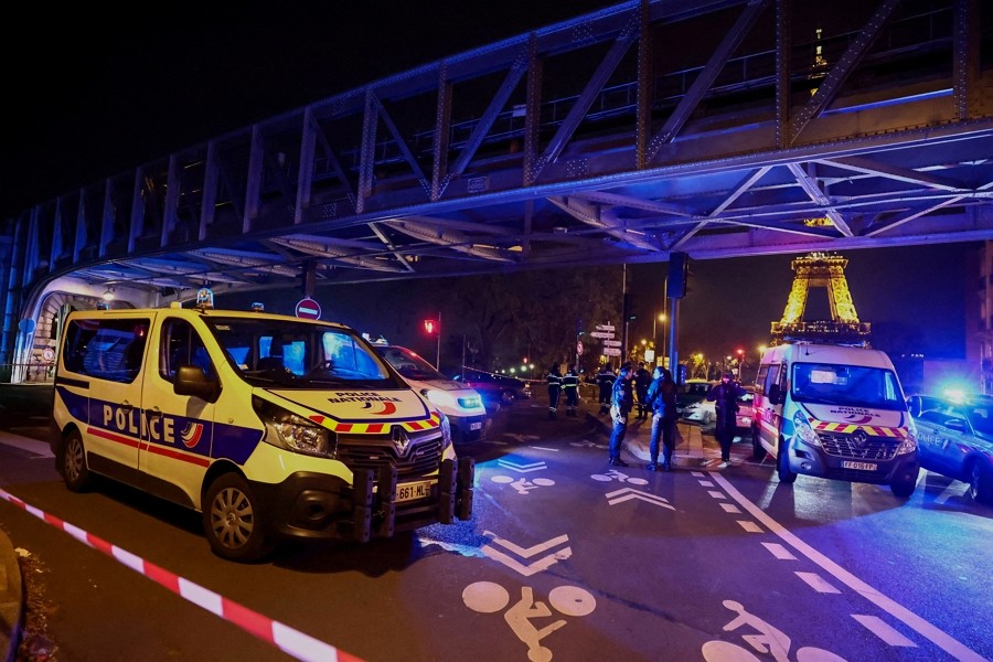 2023年12月2日，巴黎市中心艾菲爾鐵塔附近發生持刀砍人事件，造成1死2傷。（圖／路透社）
