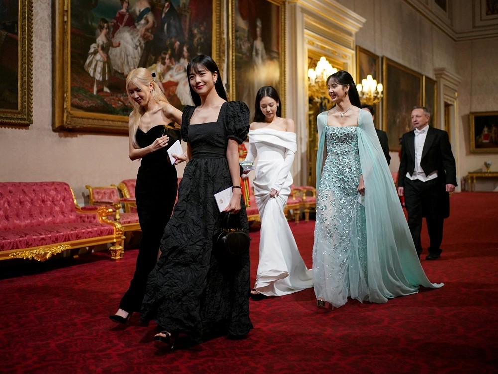 2023年11月21日，BLACKPINK在倫敦白金漢宮參加英國款待南韓總統尹錫悅之國宴。（圖／路透社 Yui Mok）

