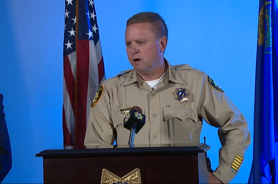 拉斯維加斯都會警察局長麥克馬希爾在記者會上說明槍擊案情形（圖／截自記者會直播）
