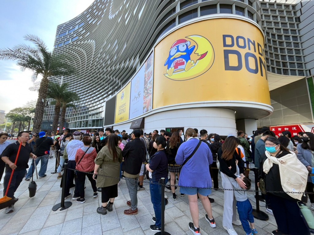 Shoppers line up as Taiwan's largest Don Don Donki opens in Kaohsiung on Dec. 7. 
