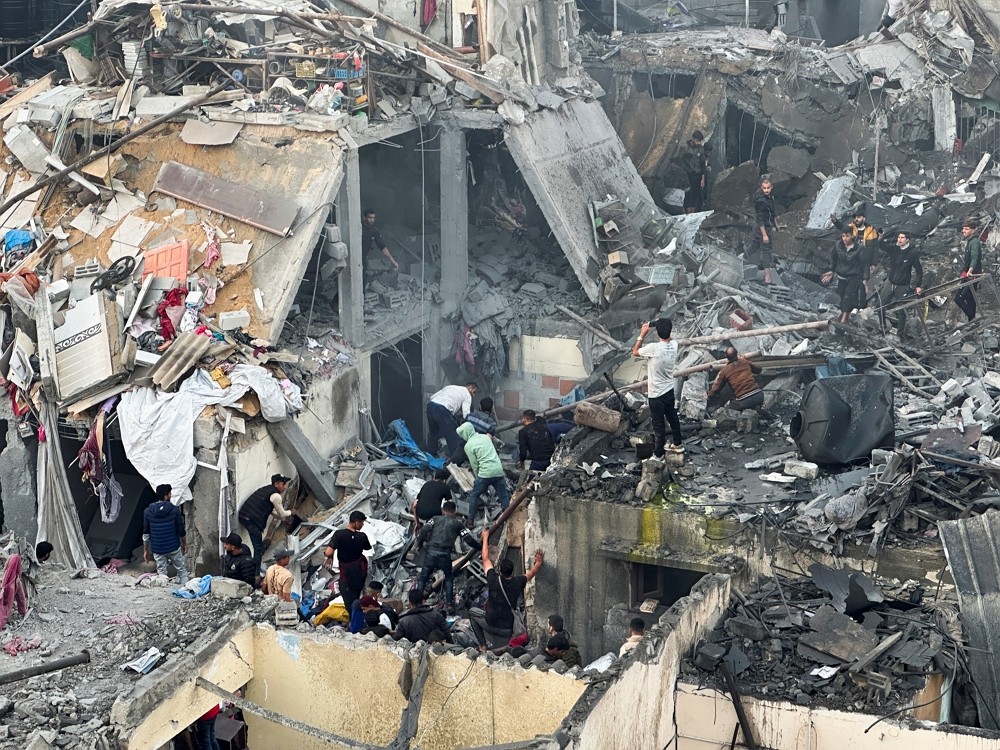 2023年12月12日，加薩民房遭轟炸後的情景。（圖／路透社Fadi Shana）
