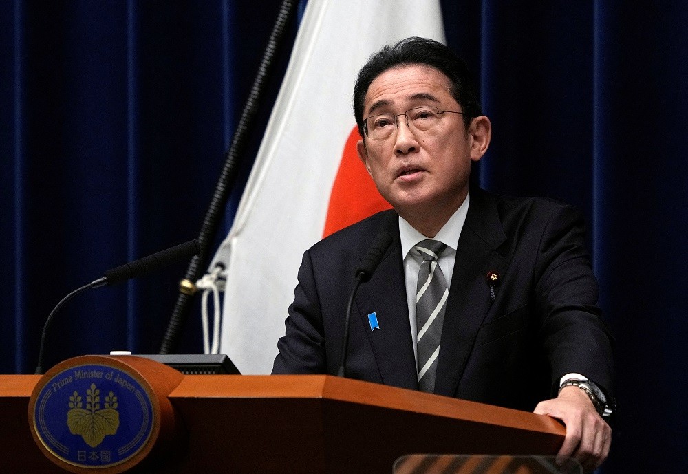 日本首相岸田文雄12月13日，出席於首相辦公室舉辦的記者會（圖／路透社 FRANCK ROBICHON）

