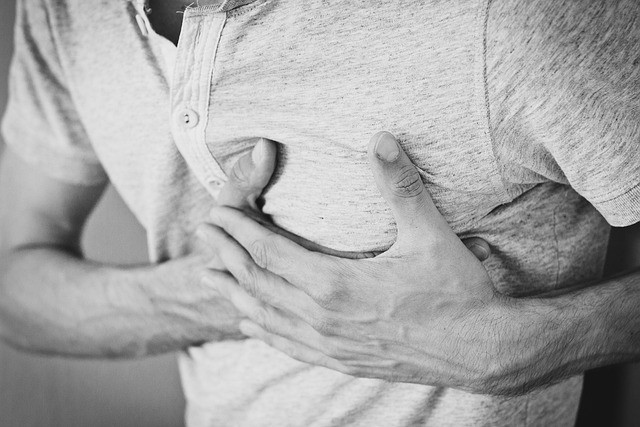 胸痛示意圖。（圖／pixabay）

